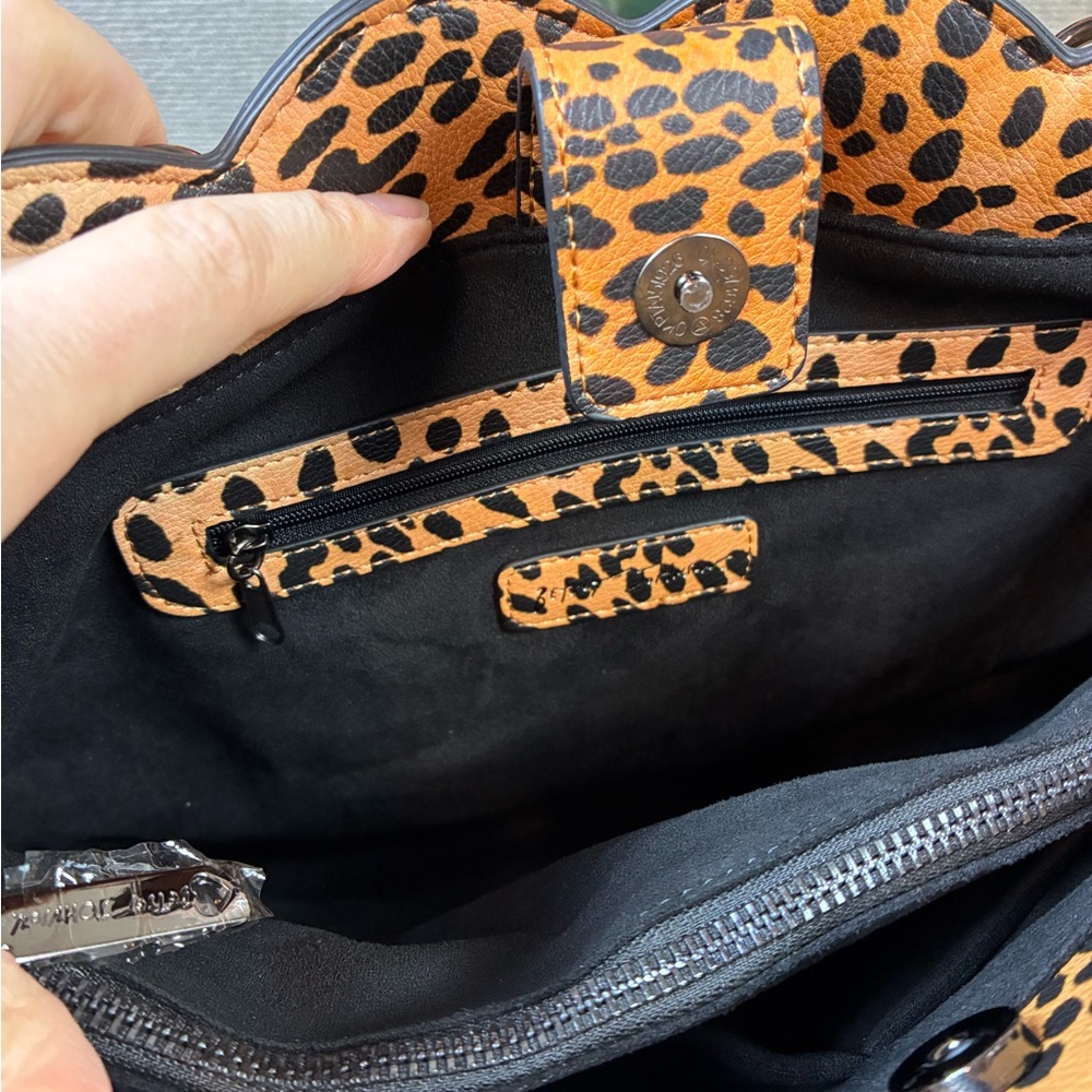 Betsey Johnson Leopard XOTOTE-L BM30065 Tote Bag - NWT w/ Bonus Studded Pouch - Picture 7 of 10